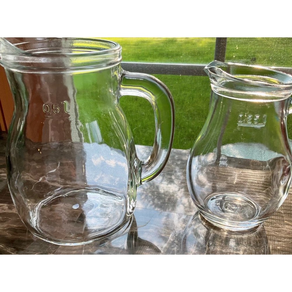 Vintage Italian 2 Bormioli Rocoo sized glass pitchers .5 and .25 liters - Picture 2 of 11